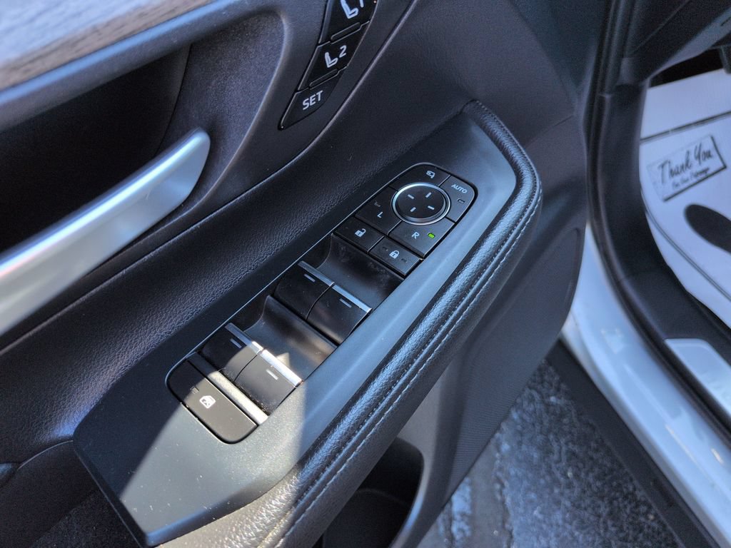 Used 2024 Toyota Grand Highlander AWD Hybrid image 11