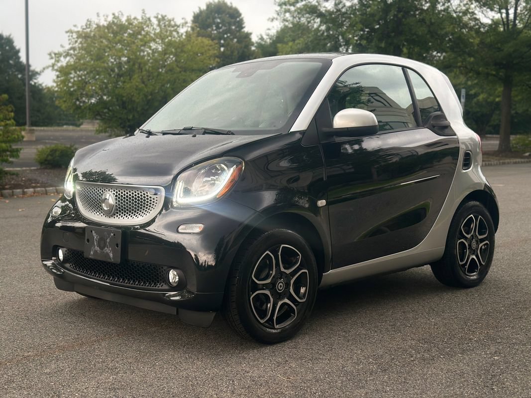 Used 2016 smart fortwo Prime RWD image 3