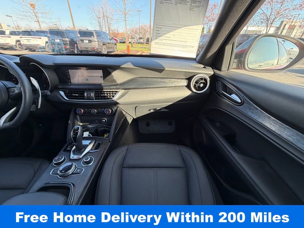 Used 2024 Alfa Romeo Stelvio Sprint image 17
