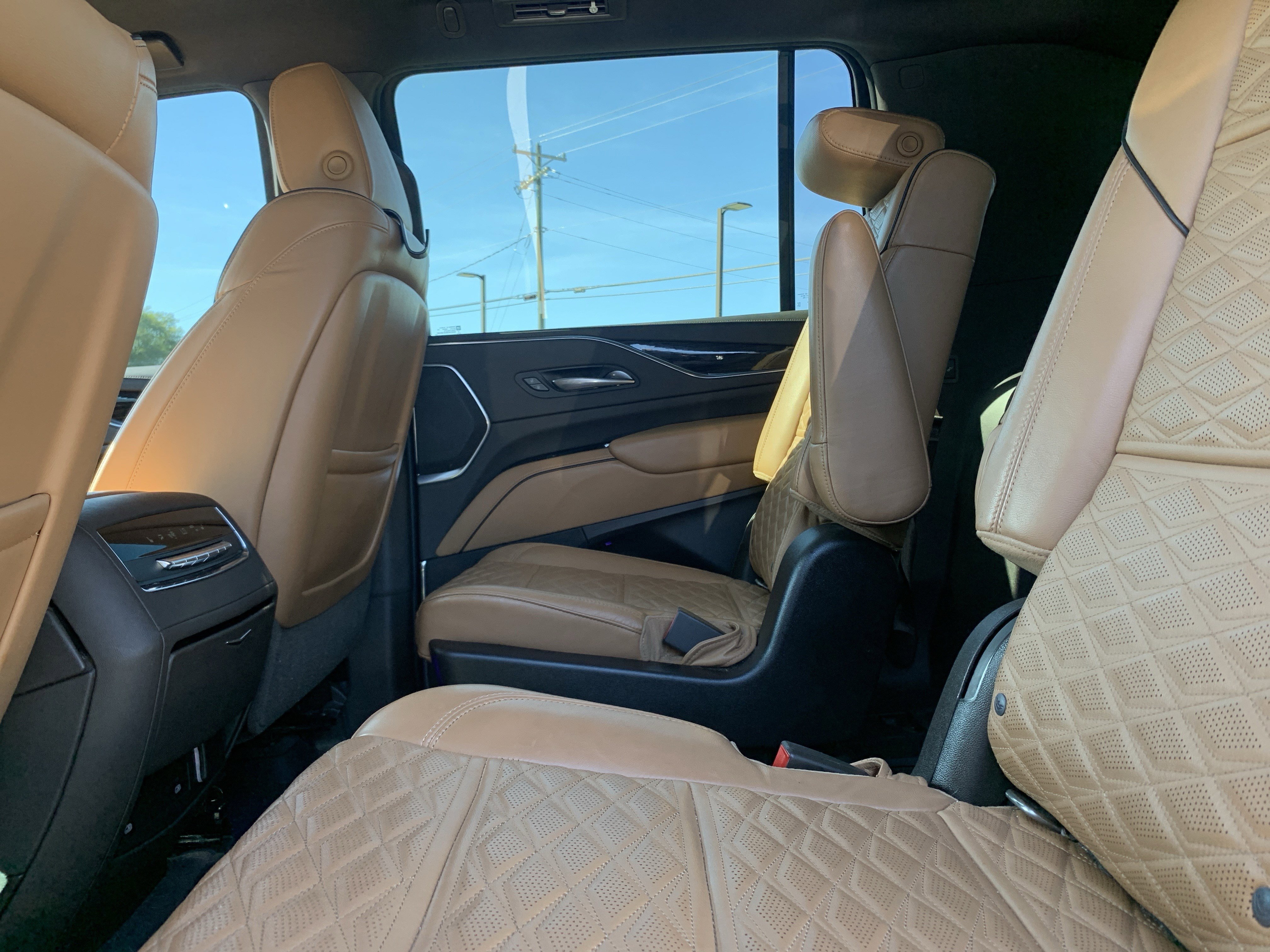 Used 2021 Cadillac Escalade ESV Premium Luxury image 32