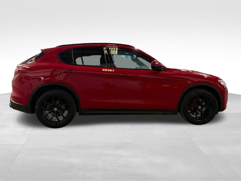Used 2018 Alfa Romeo Stelvio Ti Sport image 5
