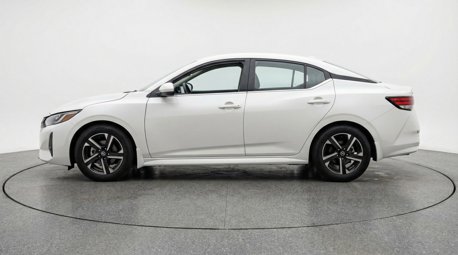 Used 2025 Nissan Sentra SV image 5