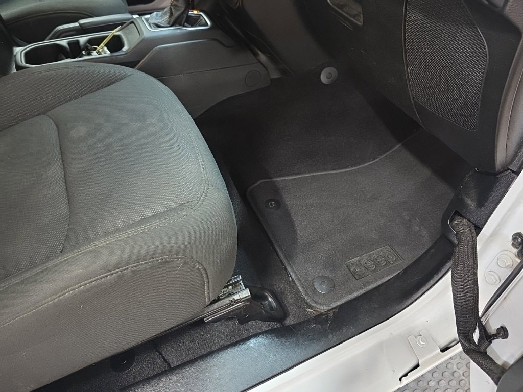 Used 2019 Jeep Wrangler Unlimited Sahara image 12