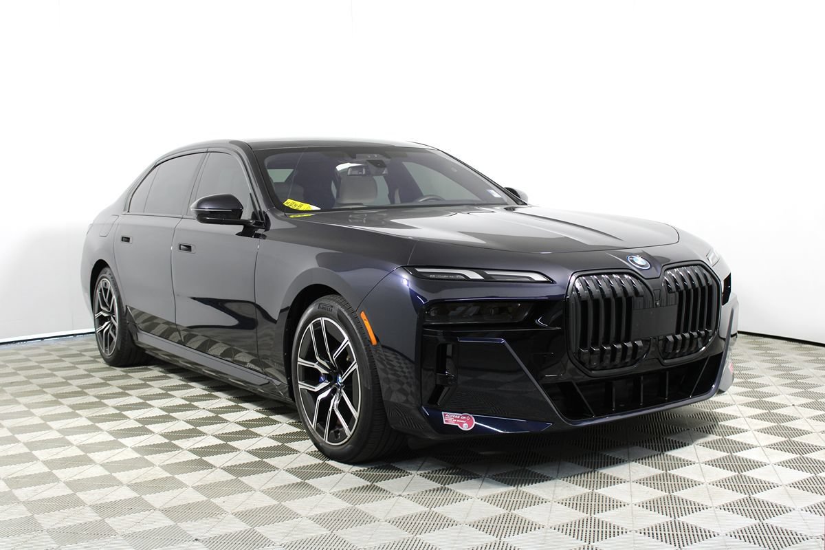 Used 2023 BMW i7 xDrive60 AWD/4WD image 1