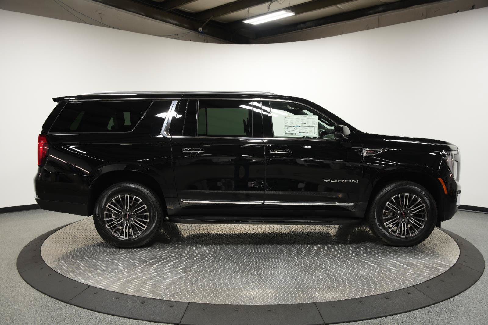 New 2026 GMC Yukon XL Elevation w/ Elevation Premium Package AWD/4WD image 9