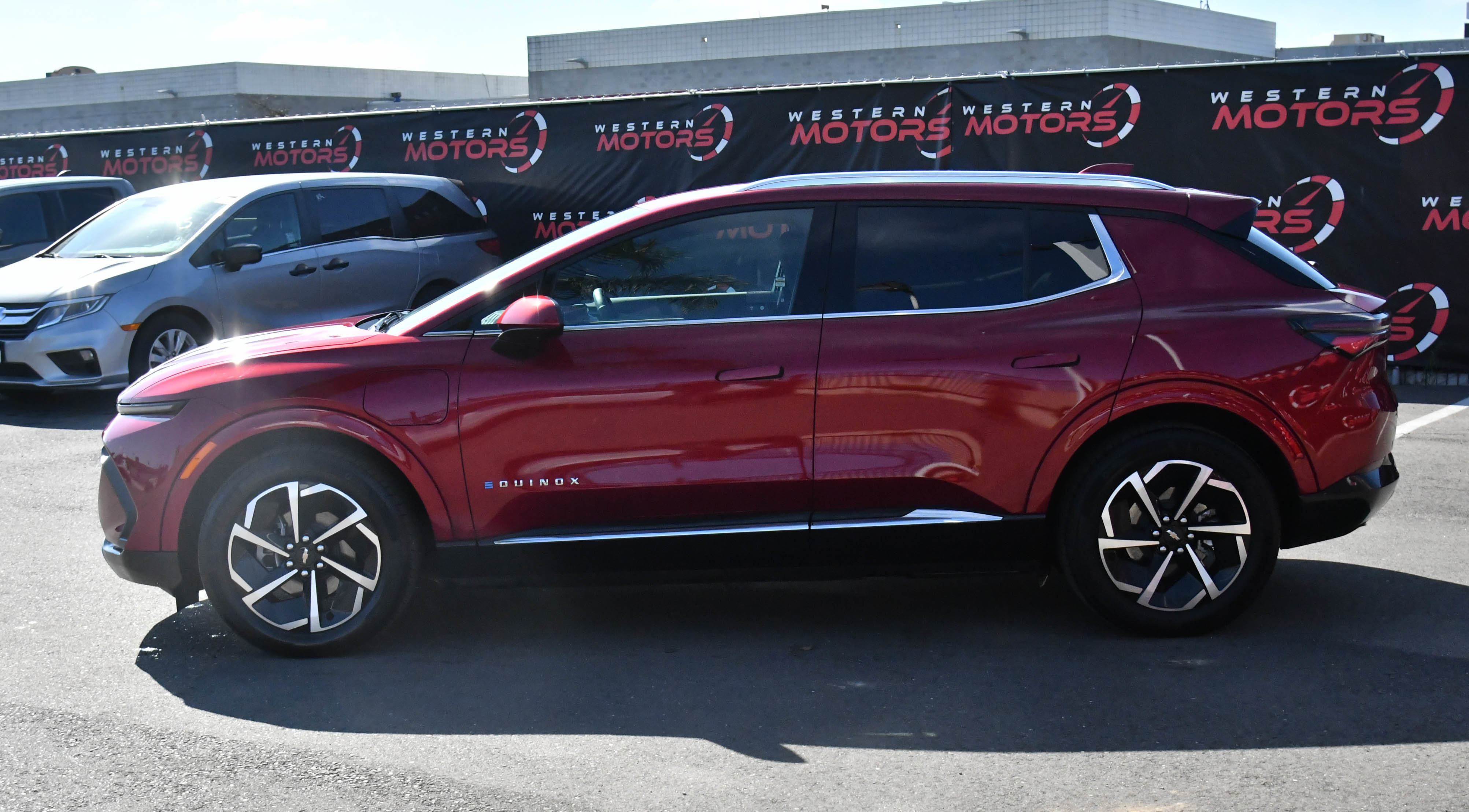Used 2024 Chevrolet Equinox EV LT w/ LPO, Trailering Package image 4