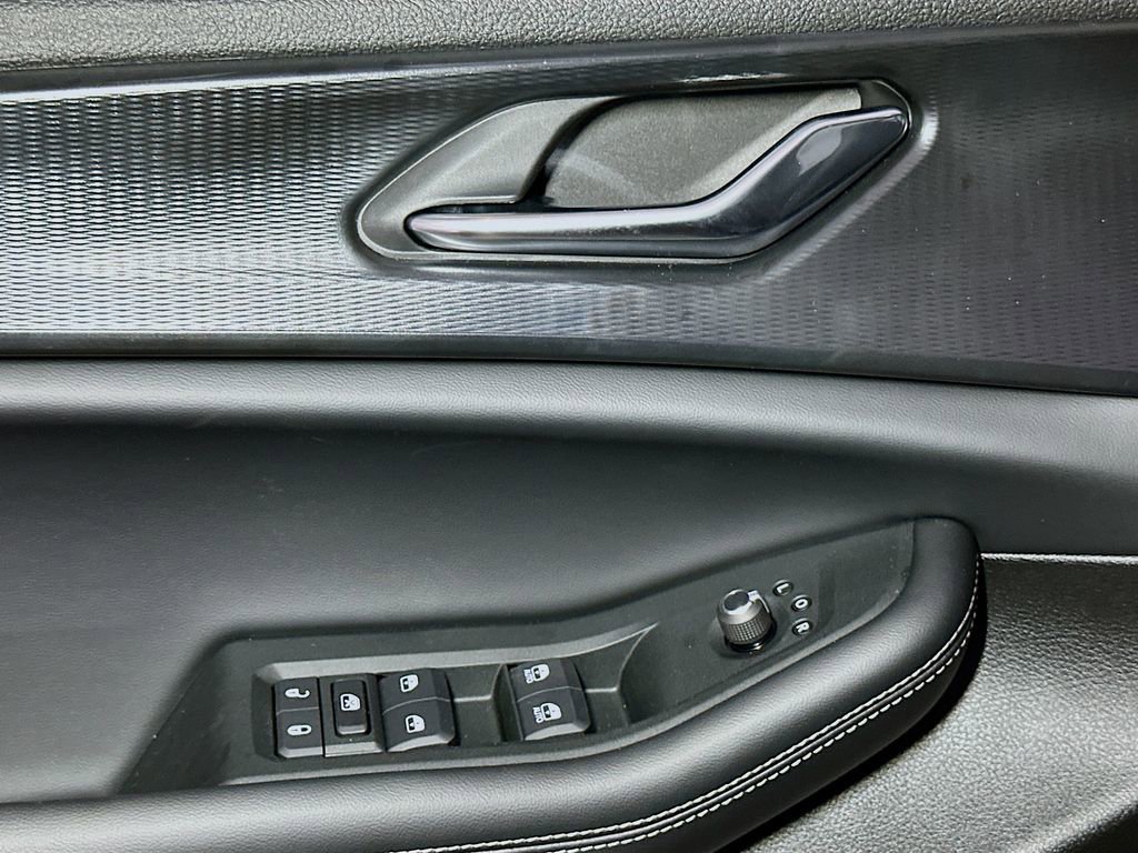 New 2025 Jeep Grand Cherokee Altitude AWD/4WD image 15