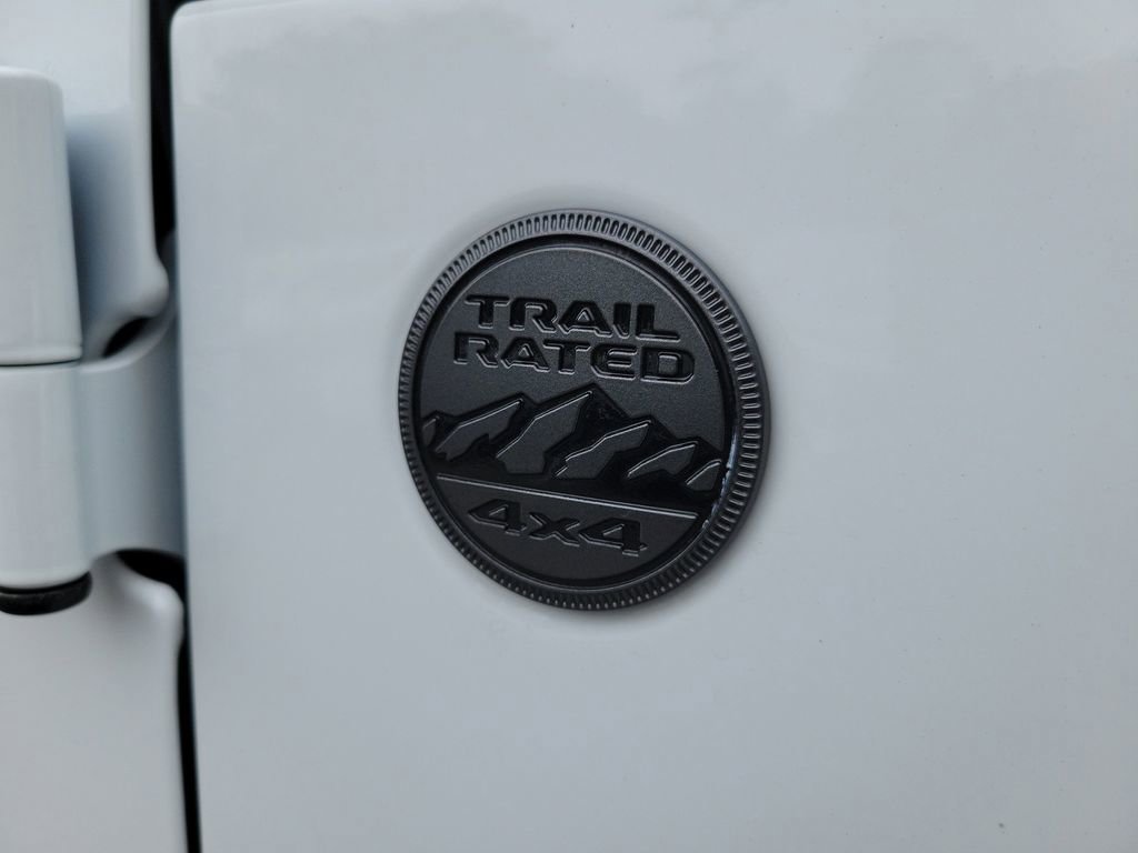 Used 2025 Jeep Wrangler Unlimited Sahara AWD/4WD image 7