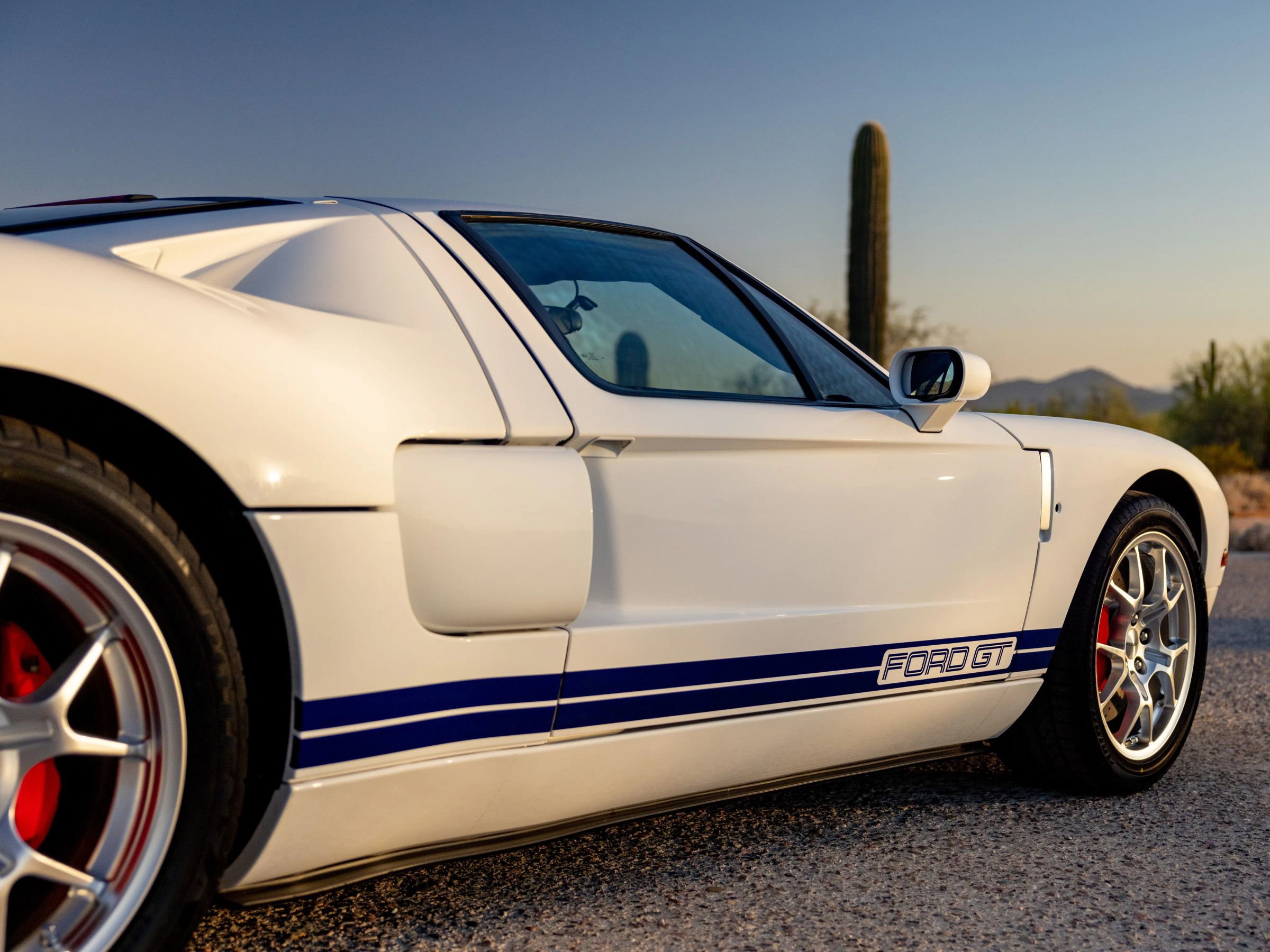 Used 2005 Ford GT image 32
