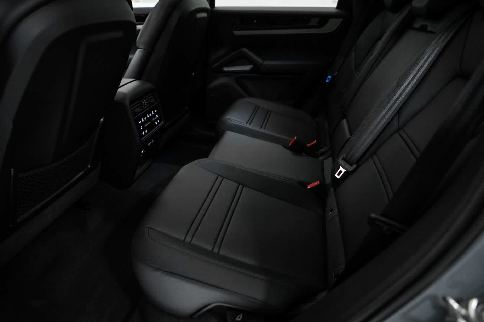 New 2026 Porsche Cayenne Coupe AWD/4WD image 34