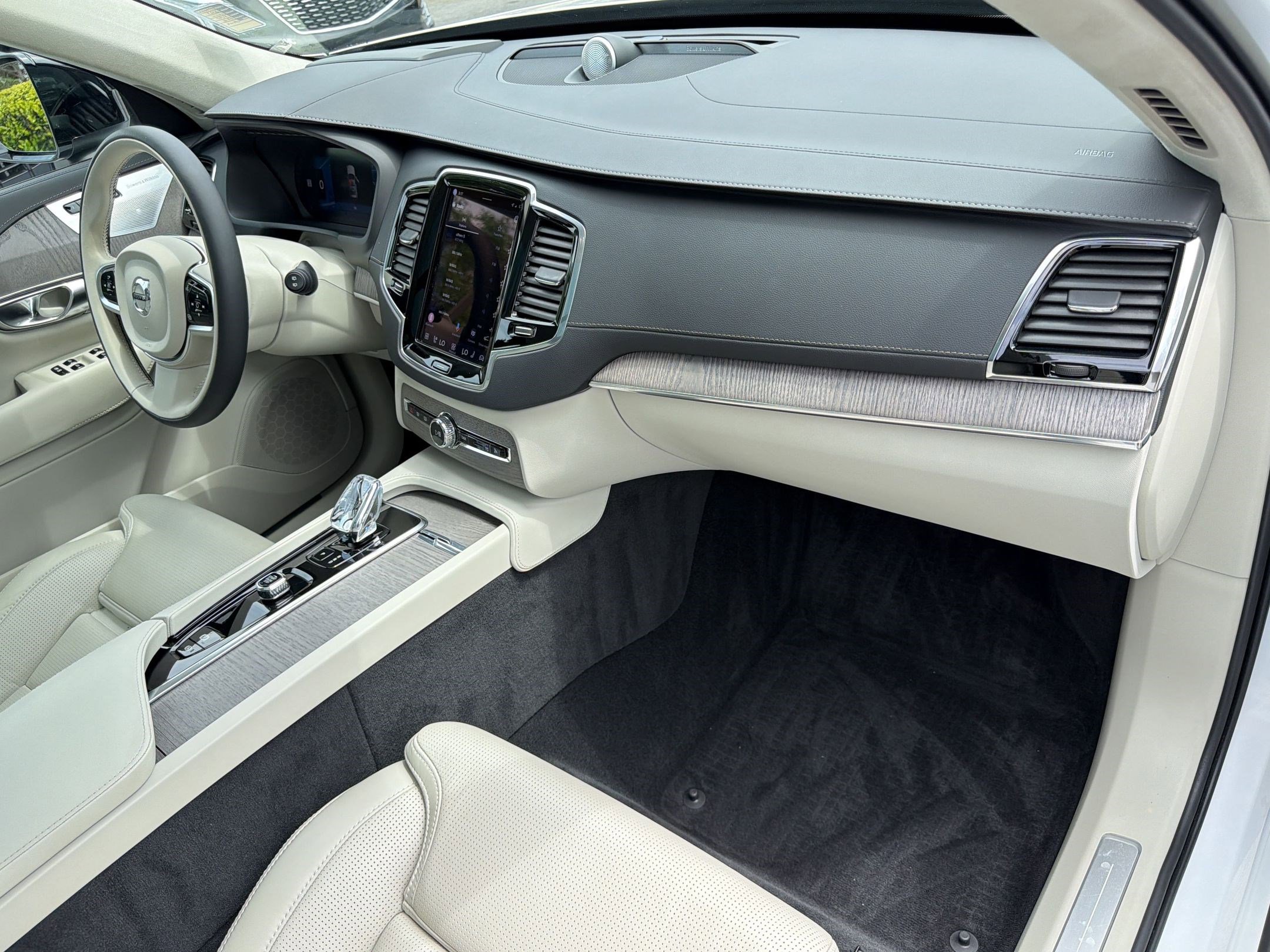 Certified 2023 Volvo XC90 T8 Ultimate w/ Lounge Package AWD/4WD image 31