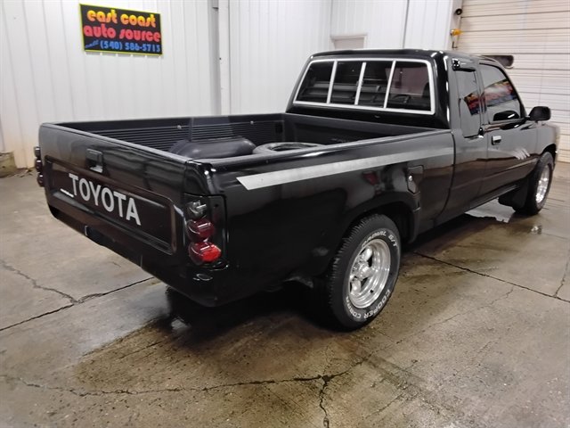 Used 1993 Toyota Pickup Deluxe image 3