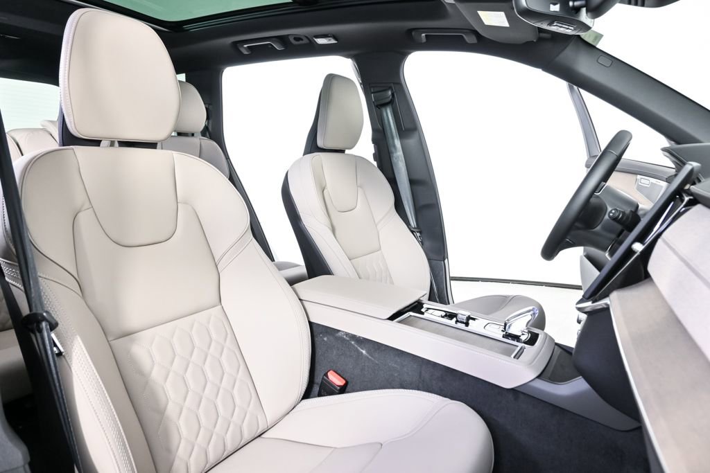 New 2026 Volvo XC90 T8 Plus w/ Protection Package image 24