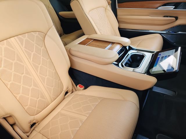 Certified 2025 Jeep Grand Wagoneer Series III AWD/4WD image 30