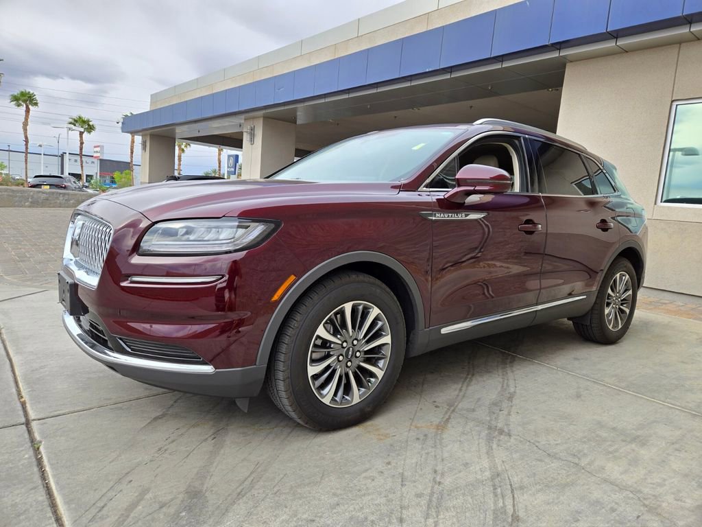 Used 2023 Lincoln Nautilus FWD w/ Premium Package image 2