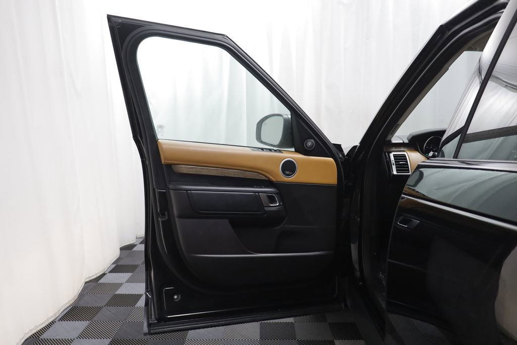 Used 2017 Land Rover Discovery HSE Luxury image 4