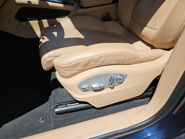 Certified 2023 Porsche Macan AWD/4WD image 24