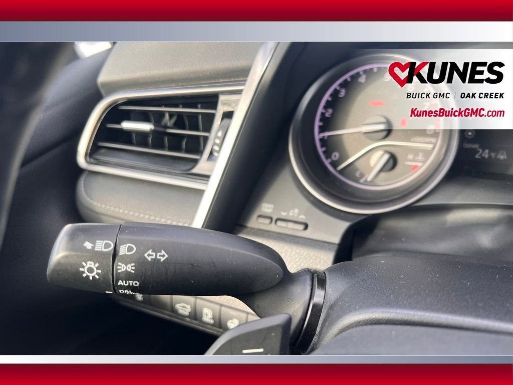 Used 2024 Toyota Camry SE image 13