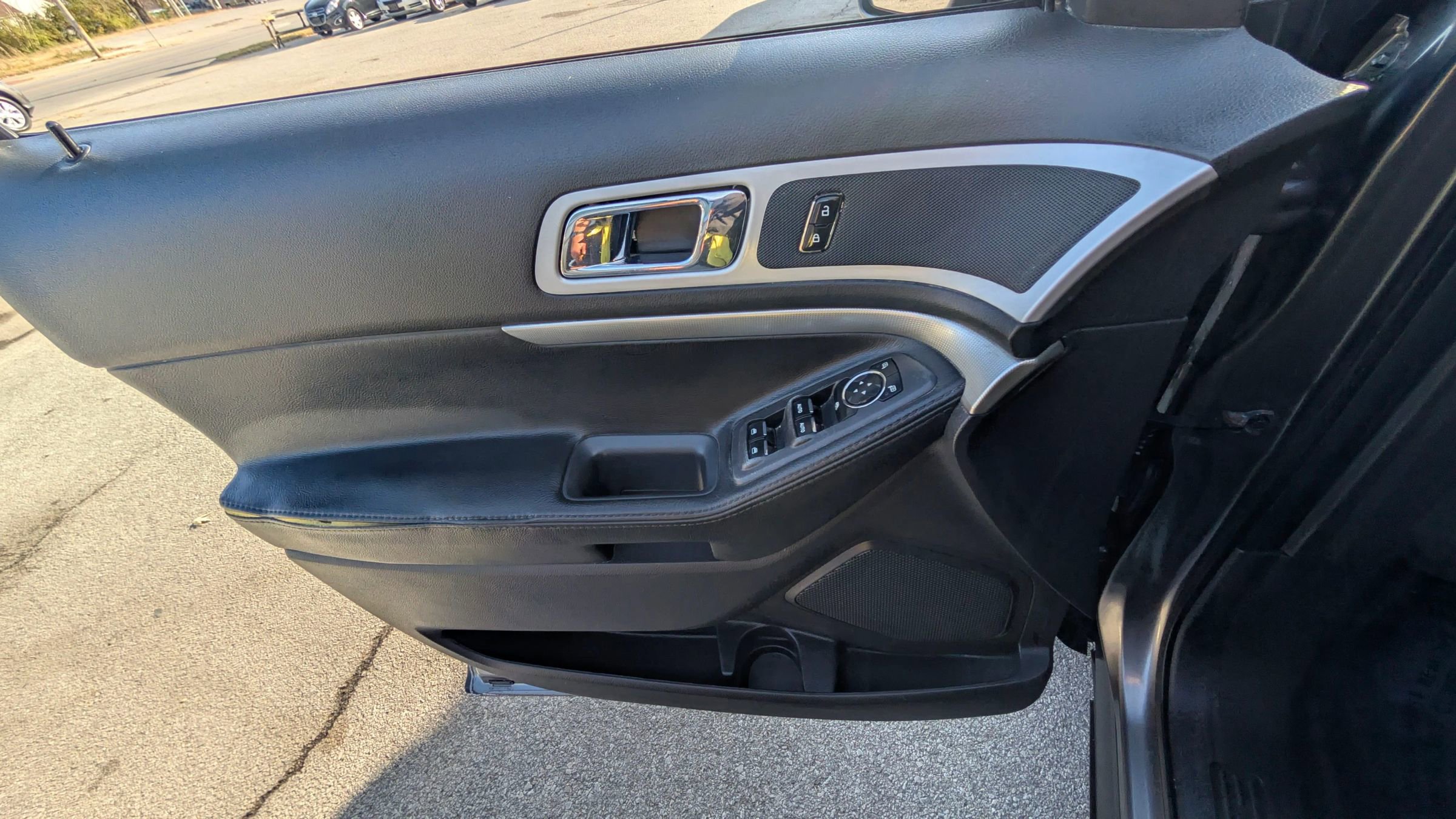 Used 2013 Ford Explorer XLT w/ Class III Trailer Tow Pkg image 9