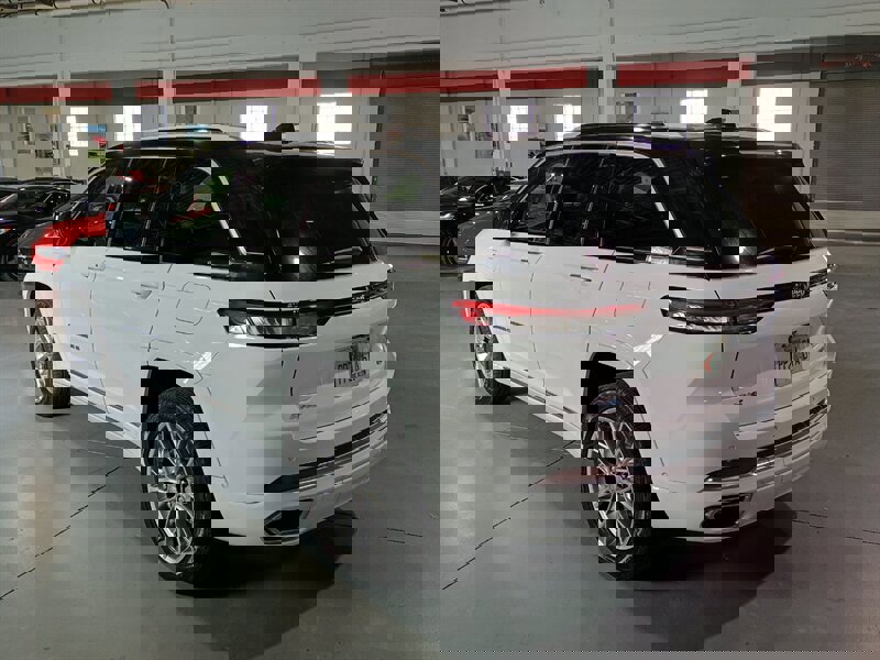 Used 2022 Jeep Grand Cherokee Summit 4xe image 3