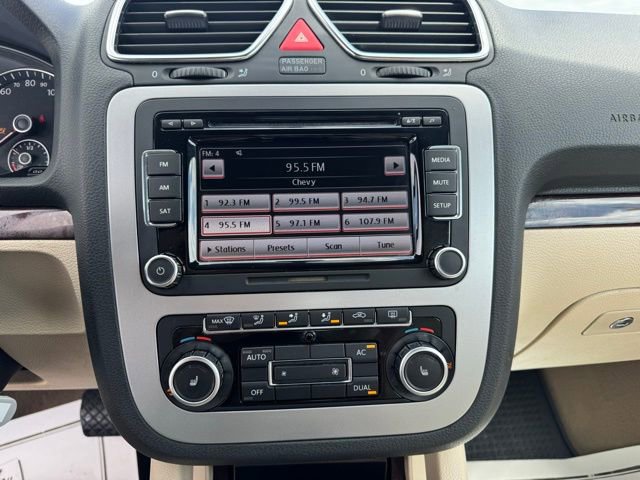 Used 2010 Volkswagen Eos Lux FWD image 19