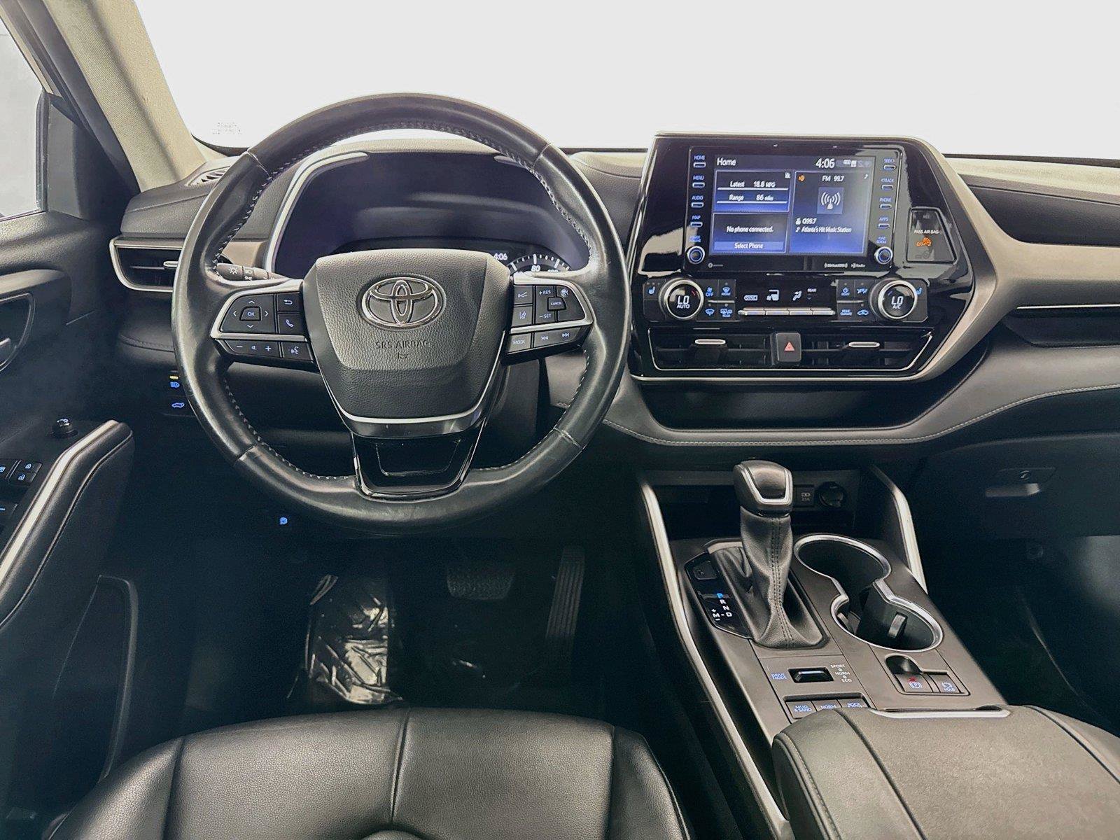Used 2021 Toyota Highlander XLE AWD/4WD image 30