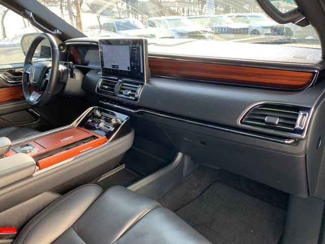 Certified 2024 Lincoln Navigator Reserve w/ Monochromatic Package image 13