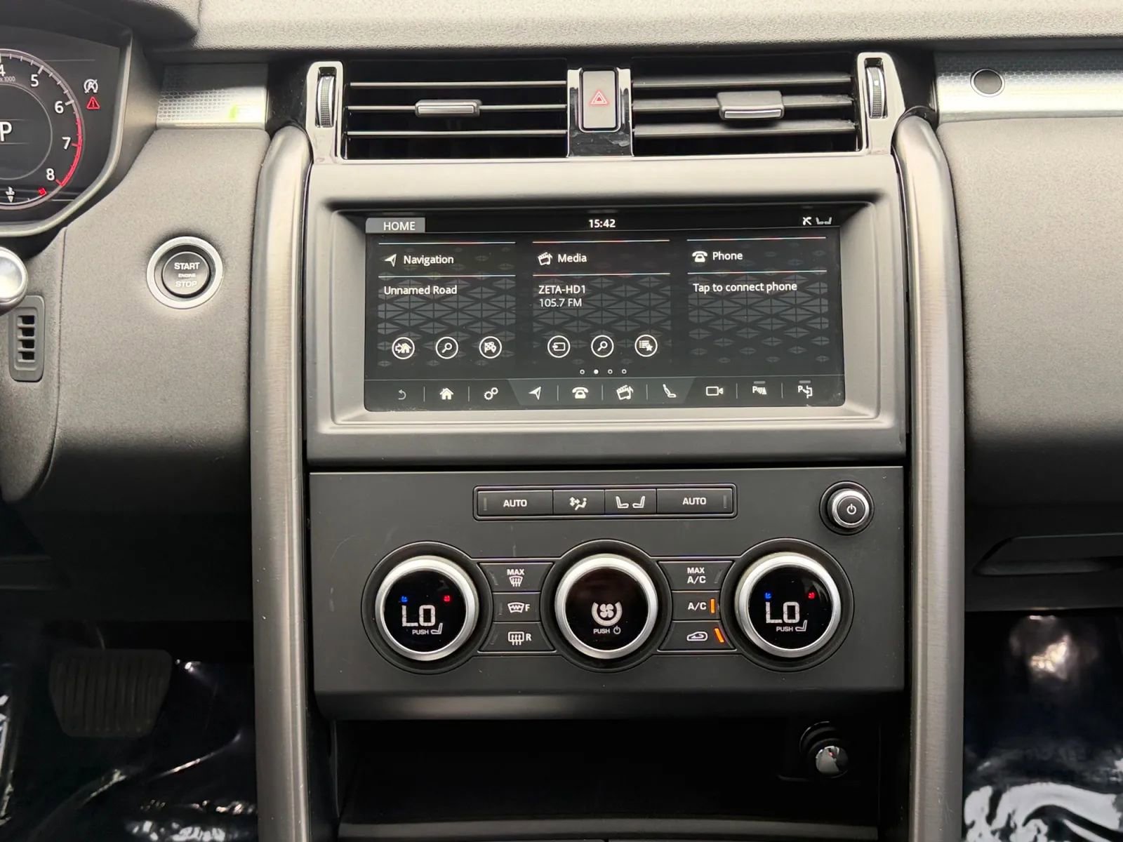 Used 2020 Land Rover Discovery Landmark AWD/4WD image 21