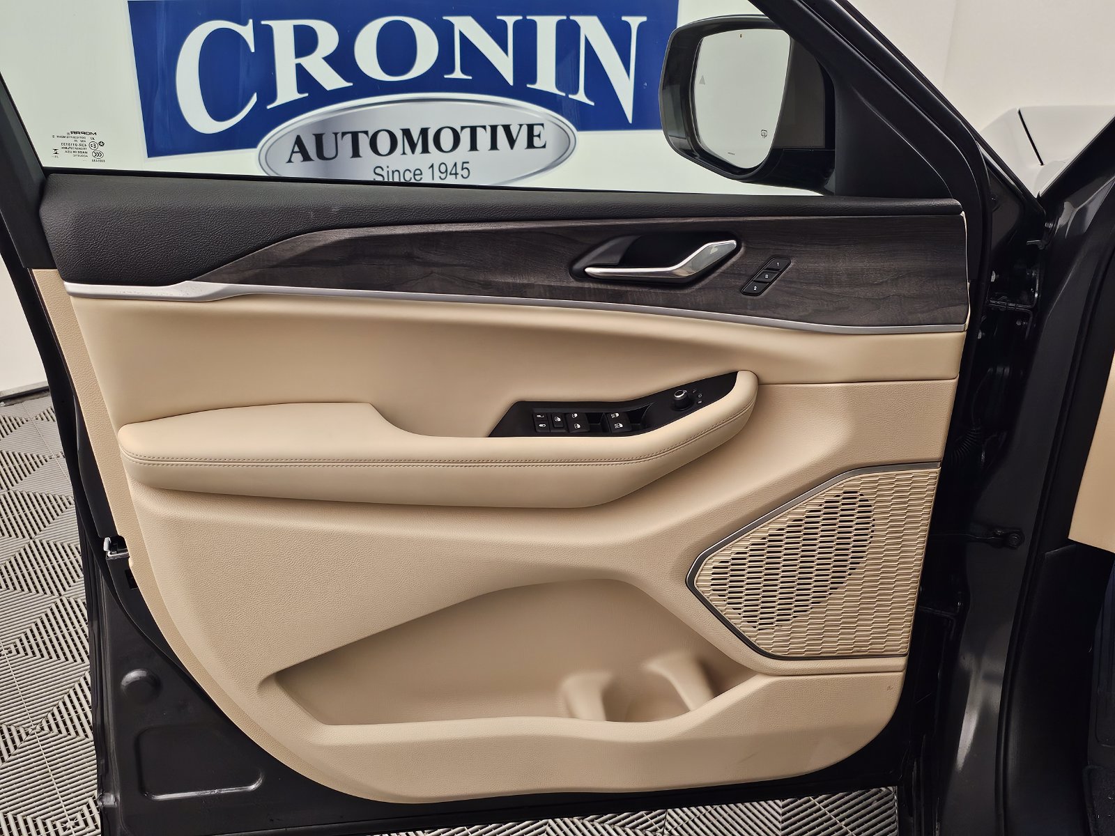 New 2026 Jeep Grand Cherokee Limited w/ Limited Altitude Package AWD/4WD image 2