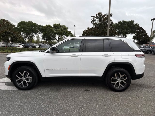 Used 2024 Jeep Grand Cherokee Limited AWD/4WD image 6