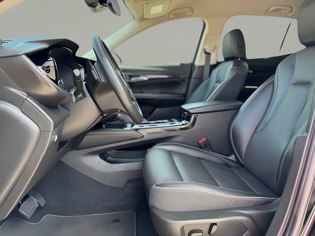 Used 2023 Buick Envision Essence image 16