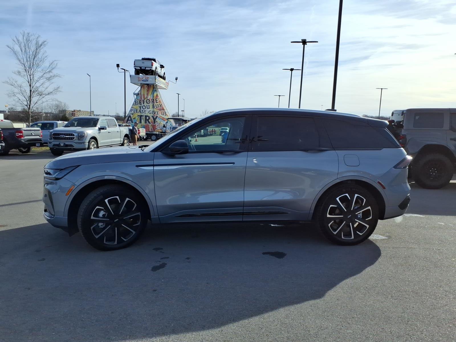 Used 2025 Lincoln Nautilus Reserve image 6