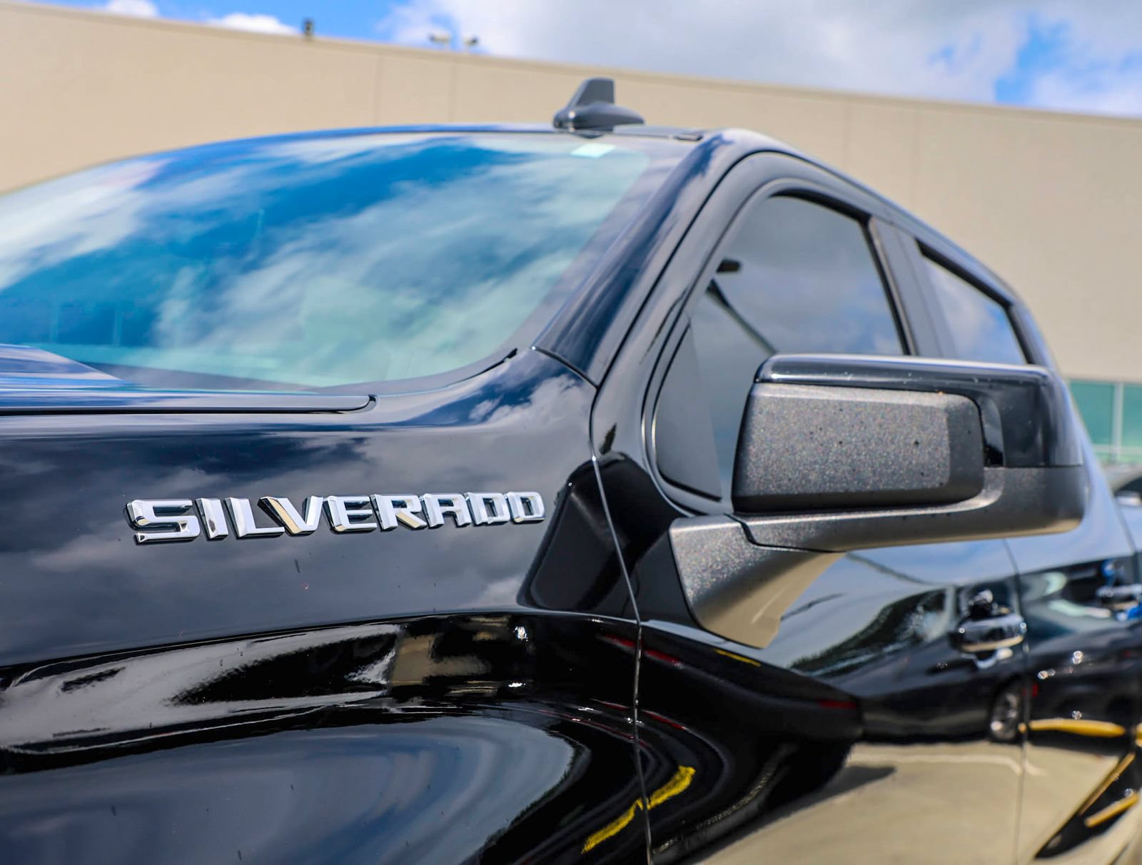 Used 2025 Chevrolet Silverado 1500 RST w/ Convenience Package II AWD/4WD image 3