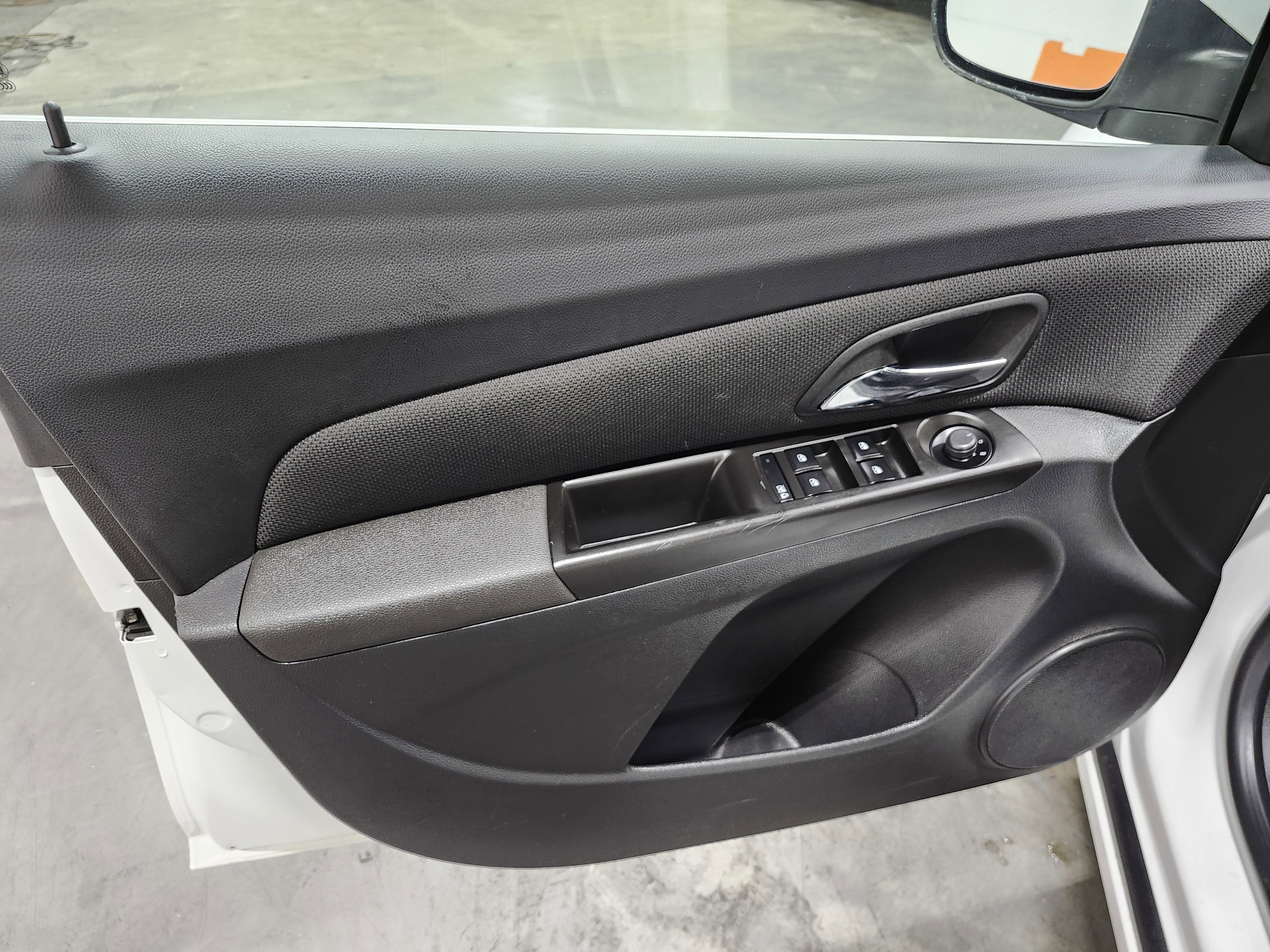 Used 2013 Chevrolet Cruze LT image 22