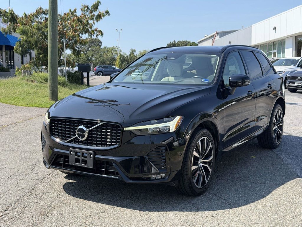 Used 2024 Volvo XC60 B5 Plus AWD/4WD image 23