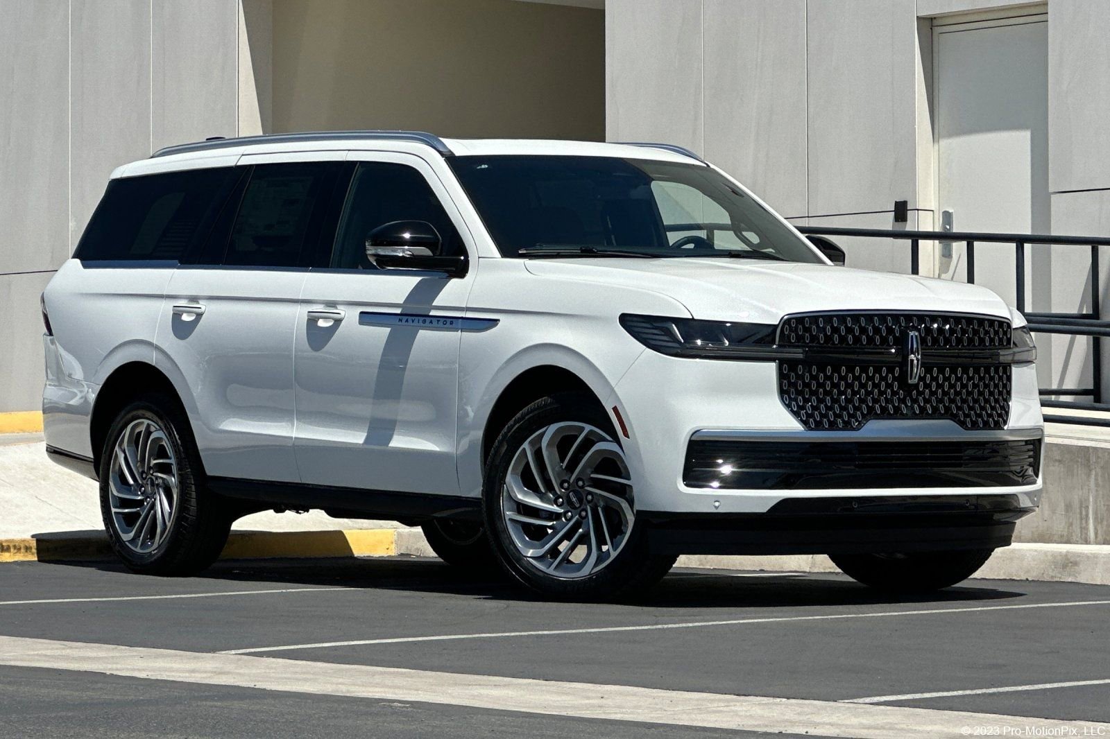 New 2026 Lincoln Navigator Reserve AWD/4WD image 1