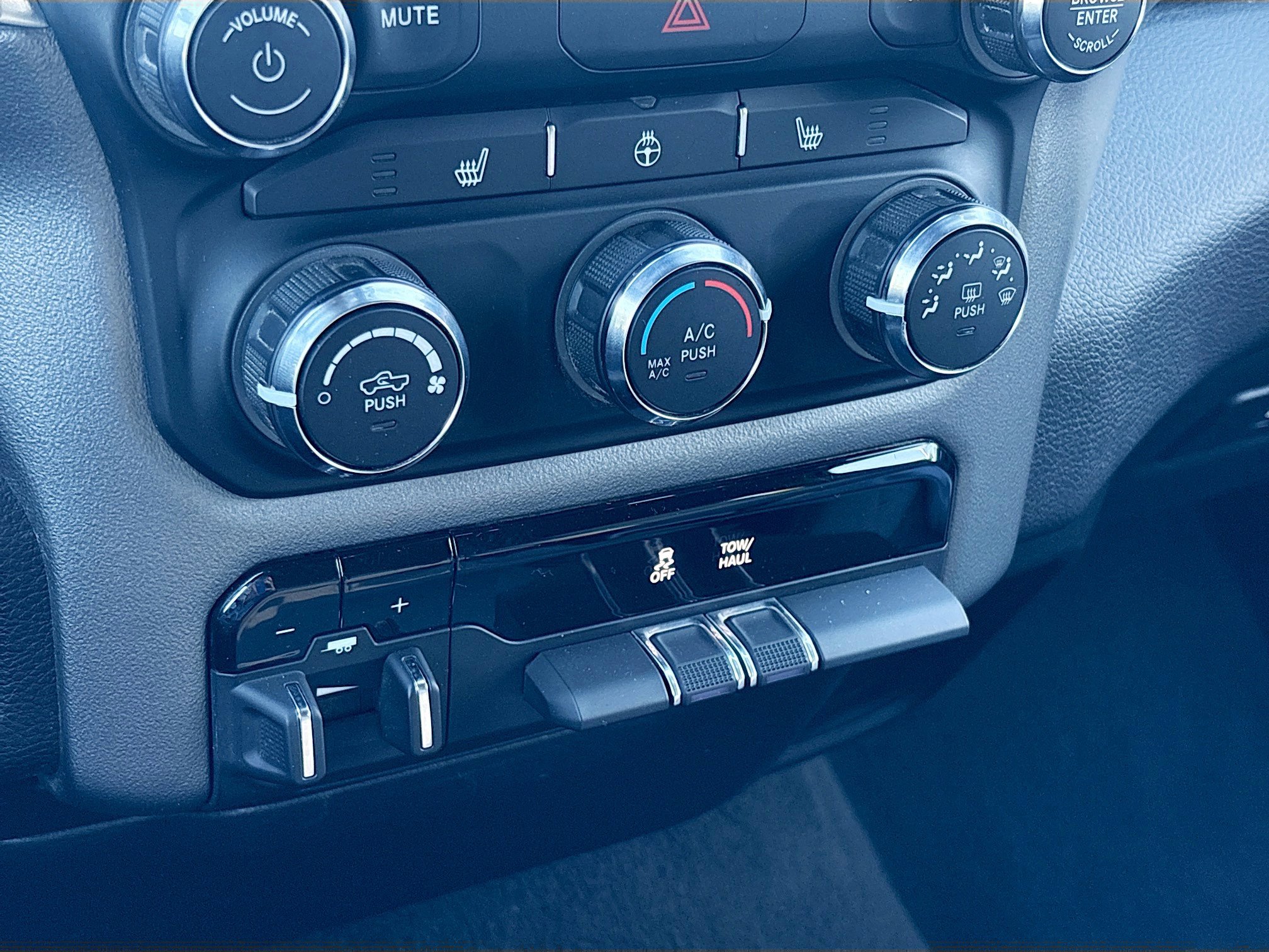 Used 2024 RAM 1500 Big Horn image 32