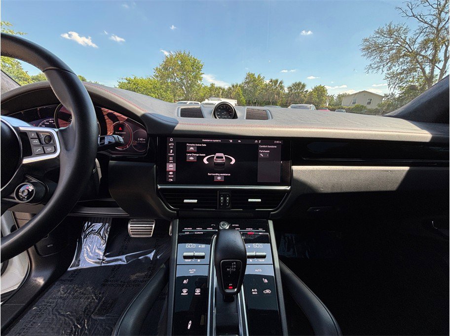Used 2021 Porsche Cayenne GTS w/ Premium Package image 11