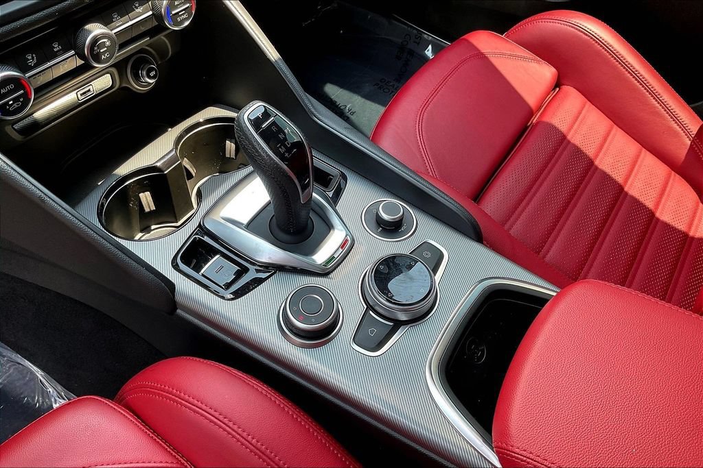 Used 2024 Alfa Romeo Giulia Veloce RWD image 18