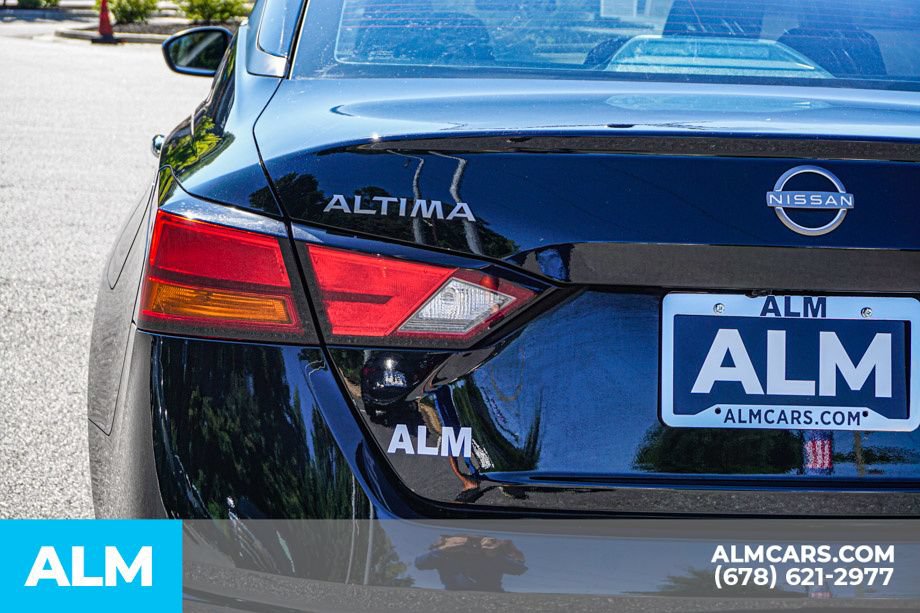 Used 2025 Nissan Altima 2.5 SV FWD image 12