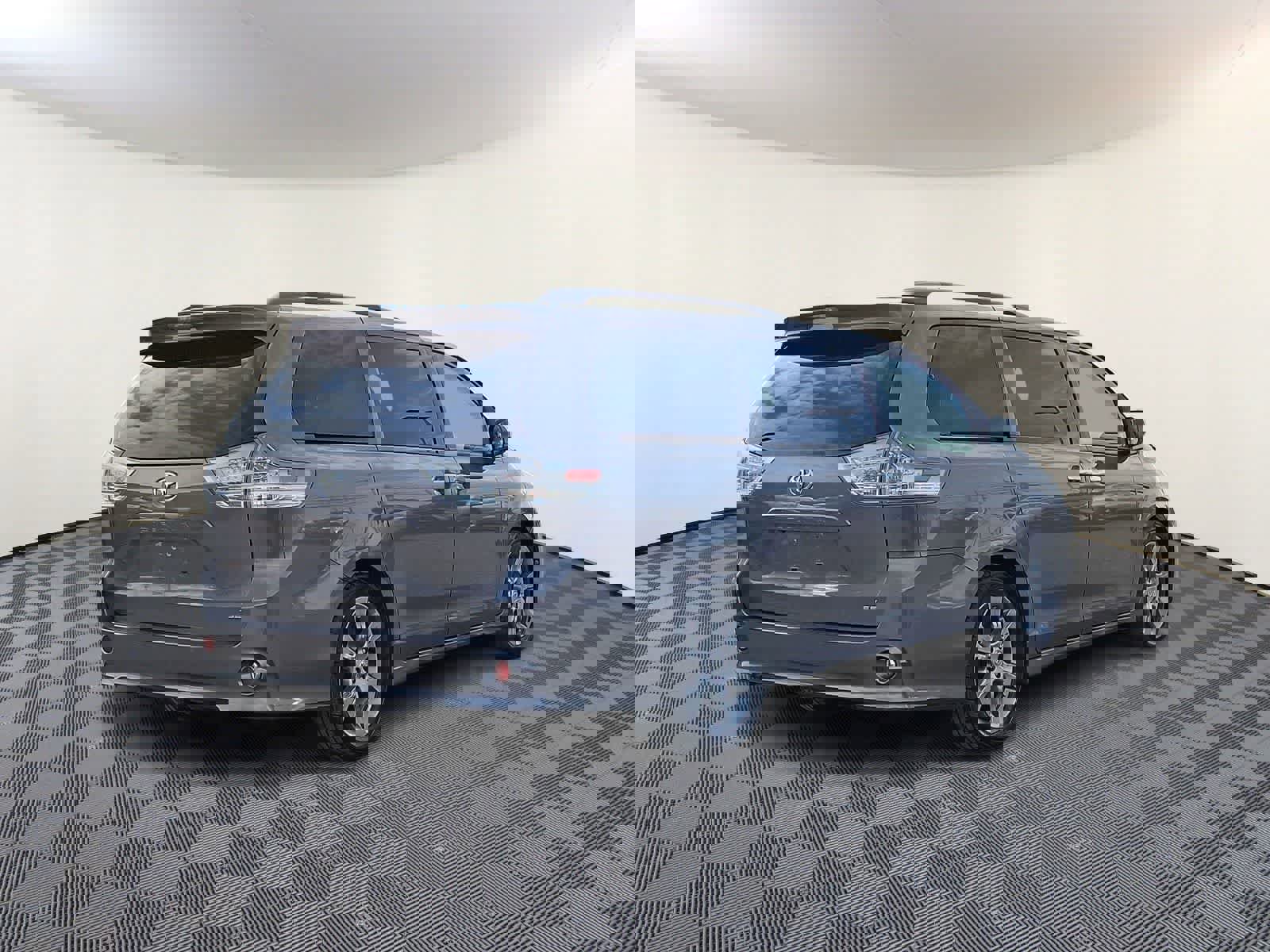 Used 2014 Toyota Sienna SE image 6