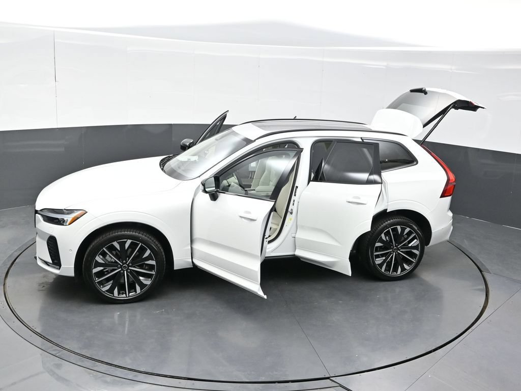 New 2026 Volvo XC60 B5 Ultra w/ Climate Package AWD/4WD image 42