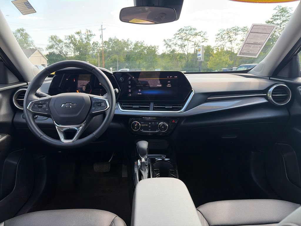 Used 2025 Chevrolet Trax ACTIV w/ Driver Confidence Package FWD image 18