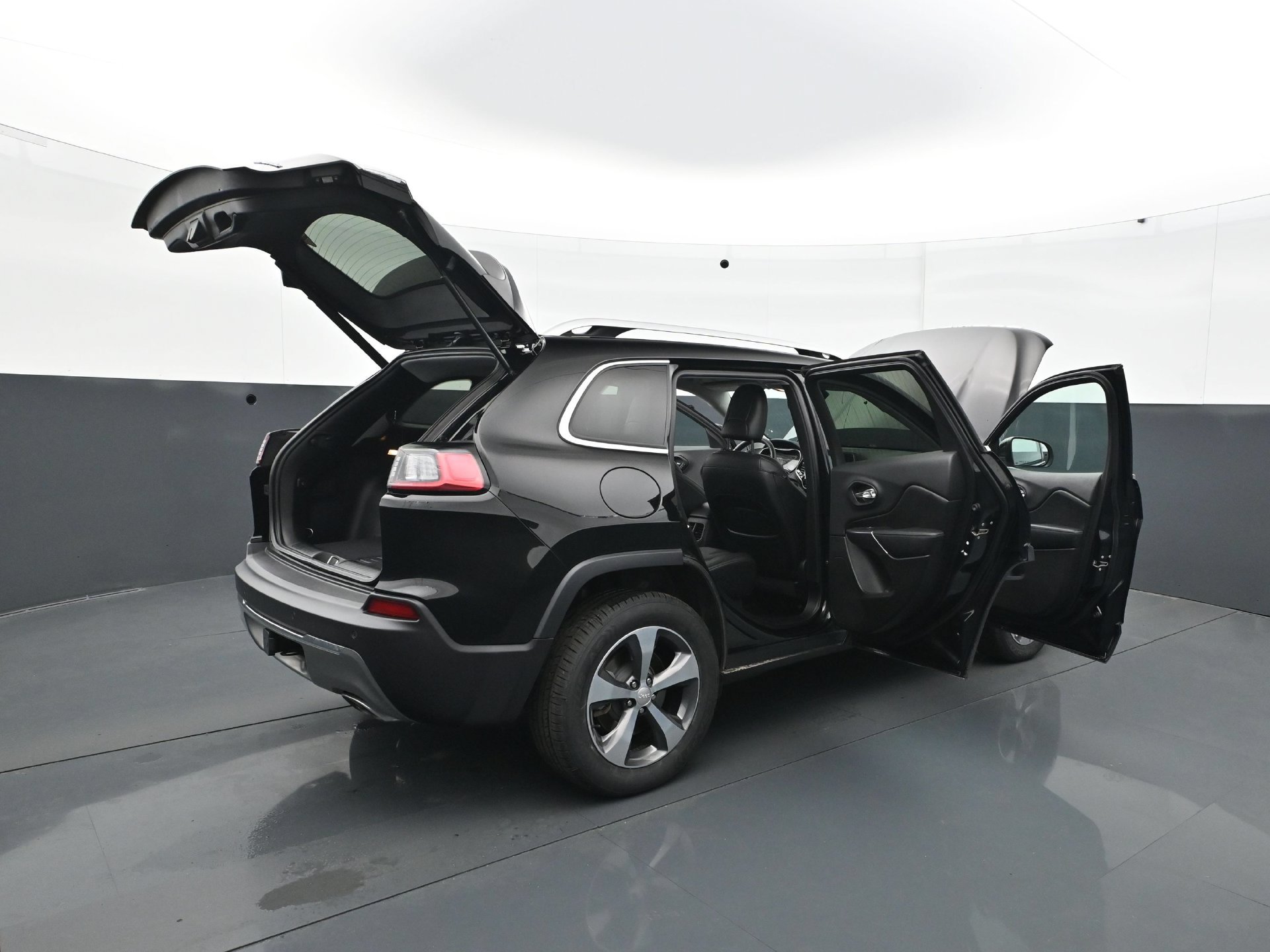 Used 2019 Jeep Cherokee Limited w/ Trailer Tow Group AWD/4WD image 34