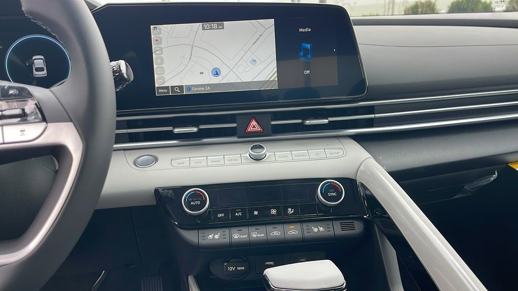 New 2025 Hyundai Elantra Limited image 19