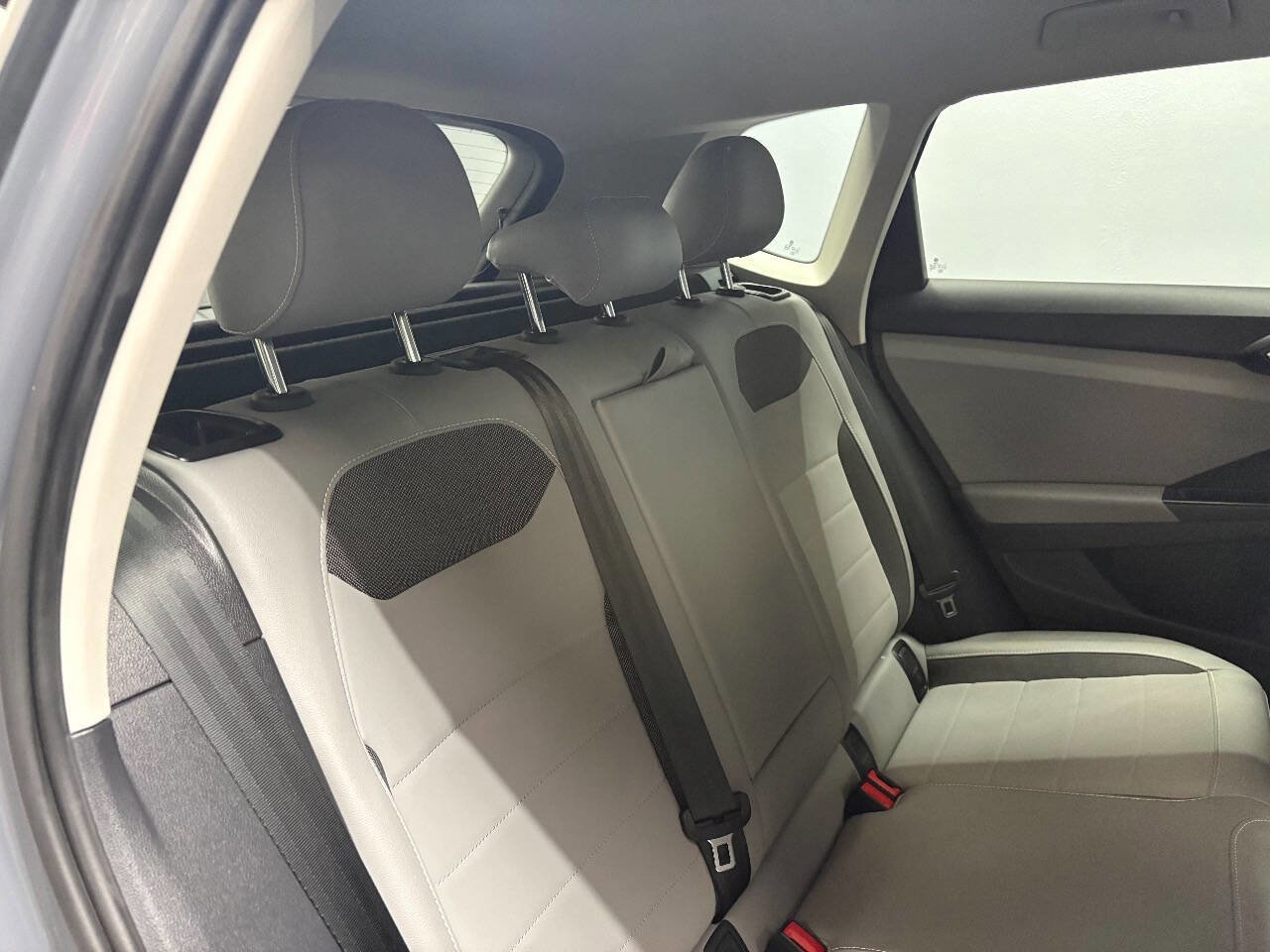 Used 2022 Volkswagen Taos SE image 35