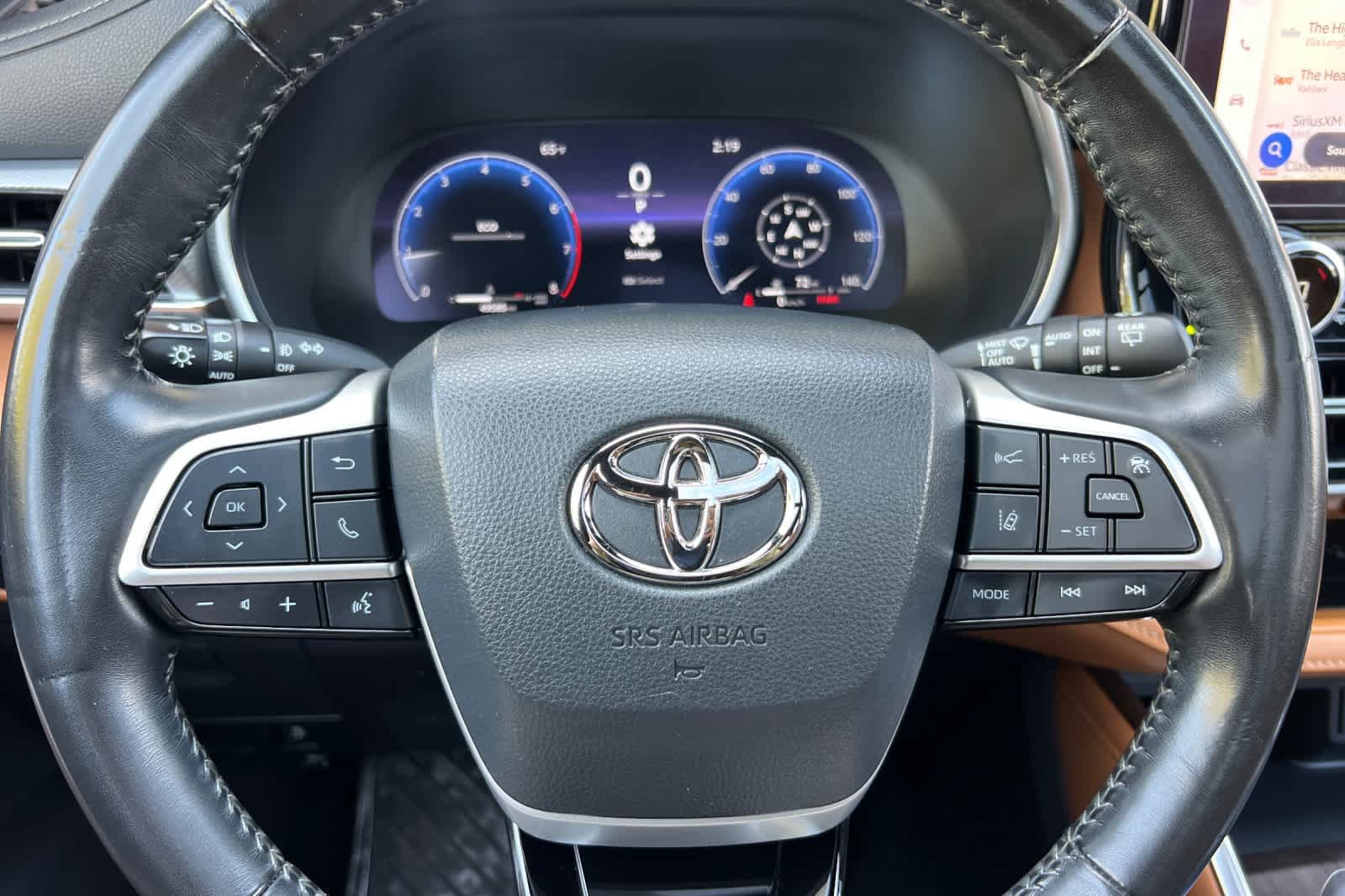 Used 2023 Toyota Highlander Platinum AWD/4WD image 27