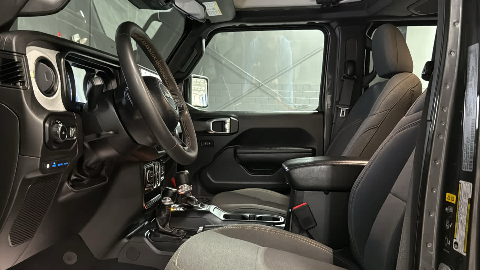 Used 2024 Jeep Wrangler Unlimited w/ Convenience Group AWD/4WD image 10
