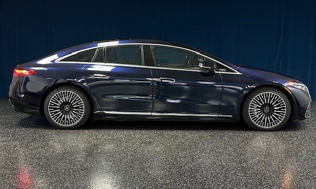 Used 2022 Mercedes-Benz EQS 580 4MATIC Sedan image 2