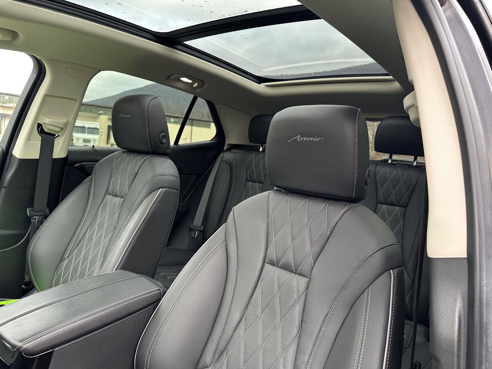 Used 2023 Buick Envision Avenir image 18